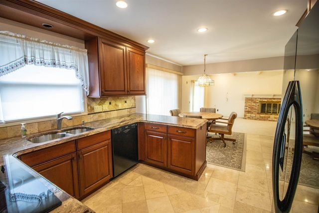 11651 Kings Charter Road, Grand Blanc, MI 48439