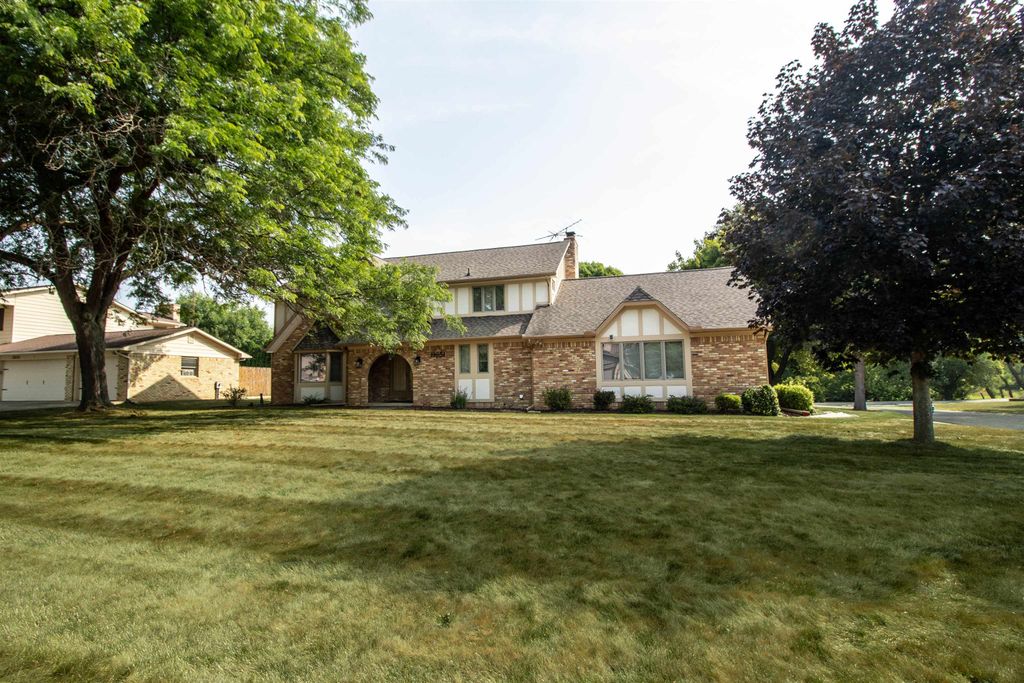 11651 Kings Charter Road, Grand Blanc, MI 48439