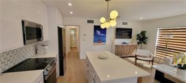 915 Intracoastal Drive 6, Fort Lauderdale, FL 33304