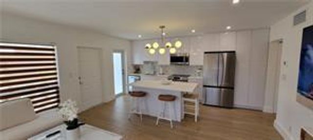 915 Intracoastal Drive 6, Fort Lauderdale, FL 33304