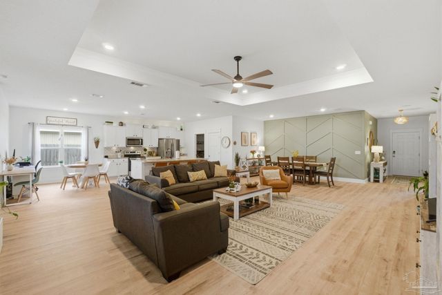 6290 Jenks Dr, Gulf Breeze, FL 32563