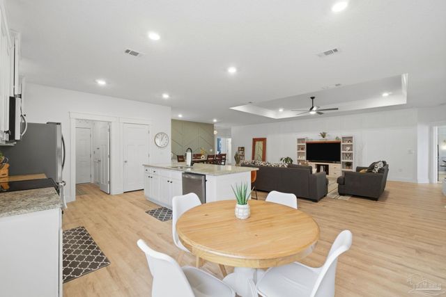 6290 Jenks Dr, Gulf Breeze, FL 32563