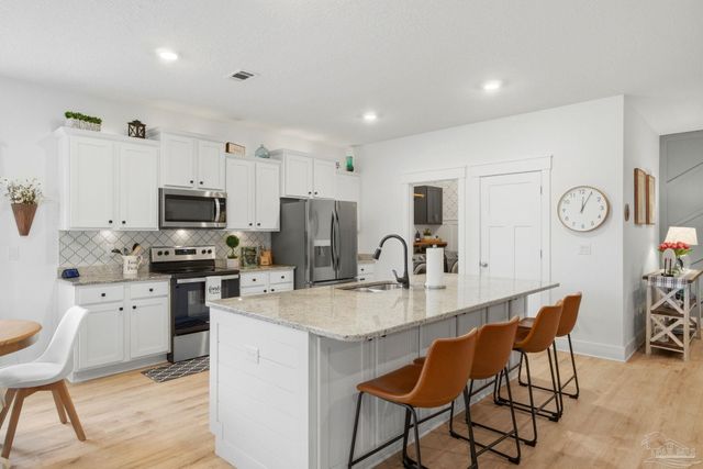 6290 Jenks Dr, Gulf Breeze, FL 32563