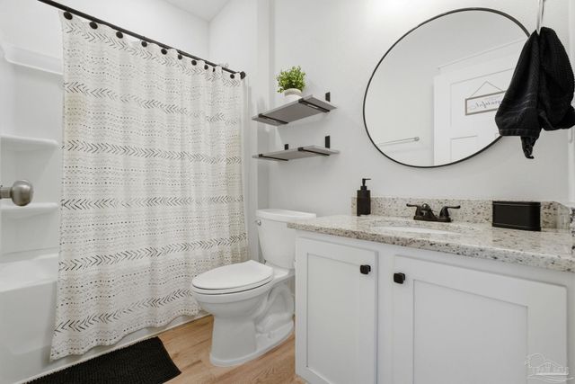 6290 Jenks Dr, Gulf Breeze, FL 32563