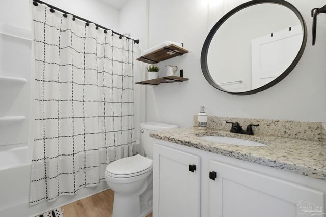 6290 Jenks Dr, Gulf Breeze, FL 32563