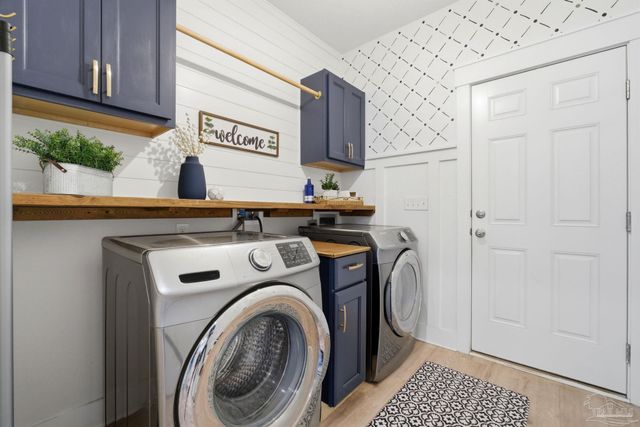 6290 Jenks Dr, Gulf Breeze, FL 32563