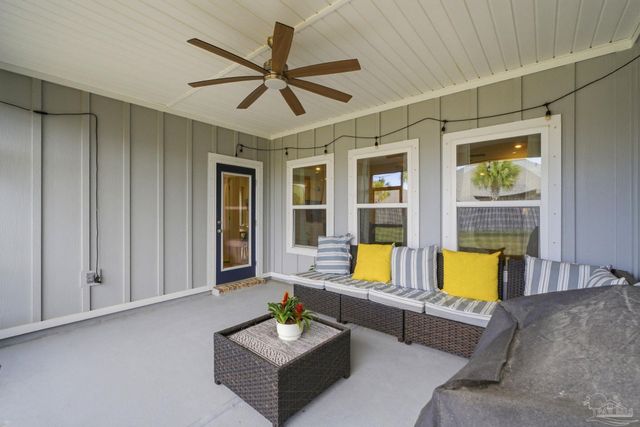 6290 Jenks Dr, Gulf Breeze, FL 32563