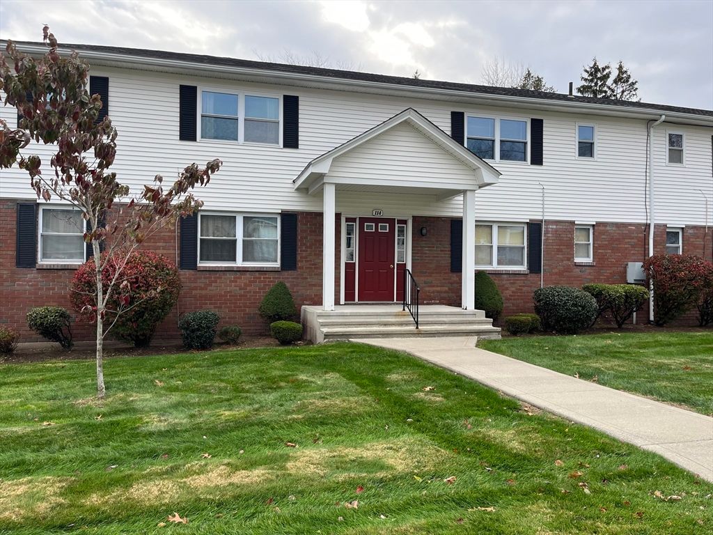 114 Colonial Cir C, Chicopee, MA 01020