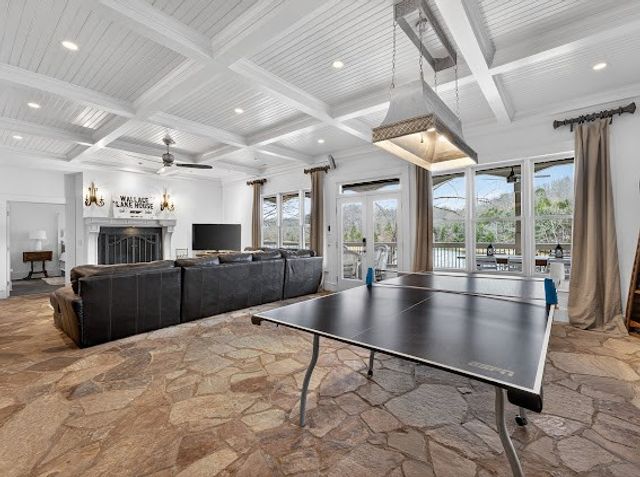 351 Coopers Cv, Lynchburg, TN 37352