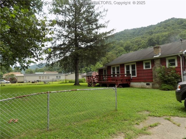205 LUKE Street, Hugheston, WV 25110