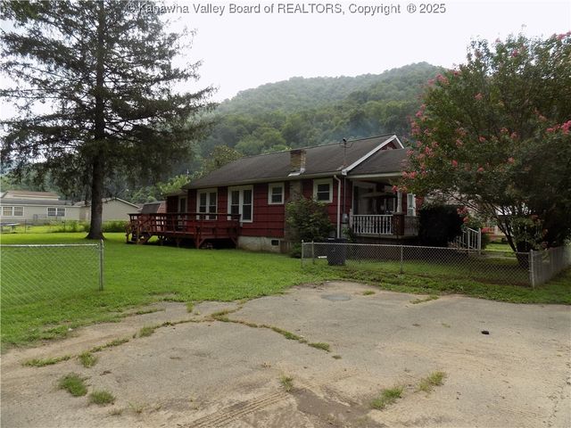 205 LUKE Street, Hugheston, WV 25110