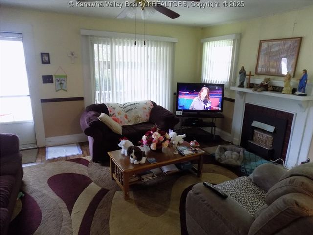 205 LUKE Street, Hugheston, WV 25110