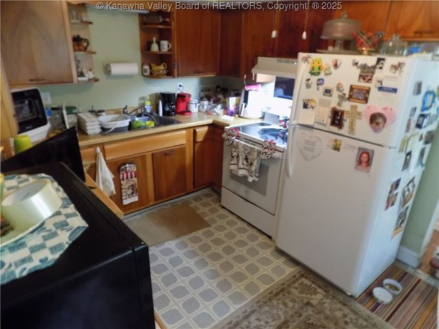 205 LUKE Street, Hugheston, WV 25110