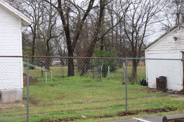 1717 N Tenneha, Tyler, TX 75702