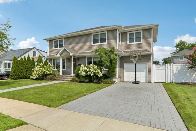 790 Garden Drive, Franklin Square, NY 11010