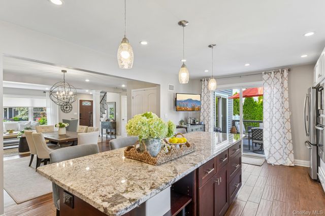 790 Garden Drive, Franklin Square, NY 11010