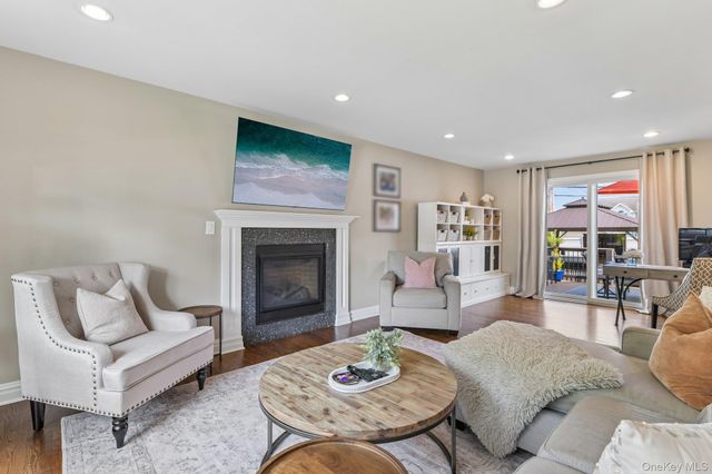 790 Garden Drive, Franklin Square, NY 11010