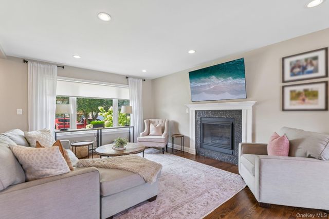 790 Garden Drive, Franklin Square, NY 11010