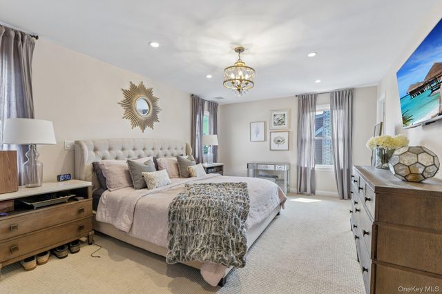 790 Garden Drive, Franklin Square, NY 11010