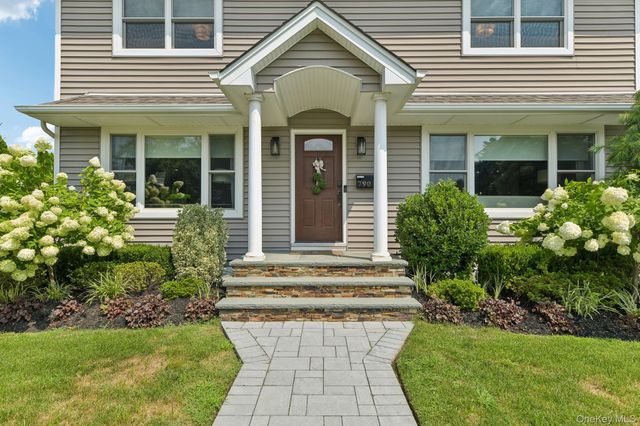 790 Garden Drive, Franklin Square, NY 11010