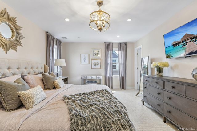 790 Garden Drive, Franklin Square, NY 11010