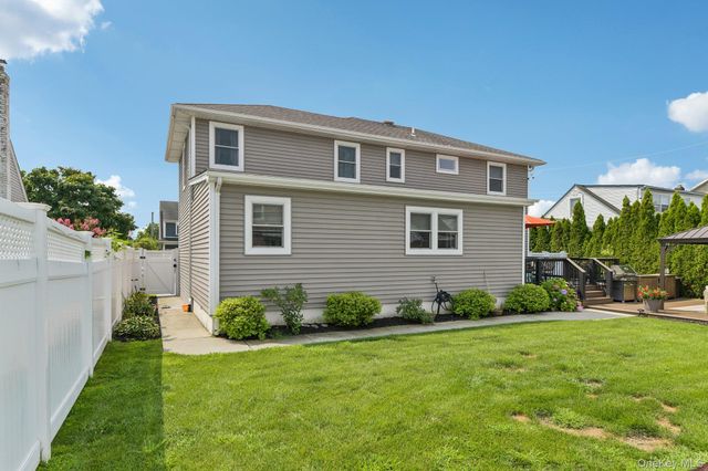 790 Garden Drive, Franklin Square, NY 11010