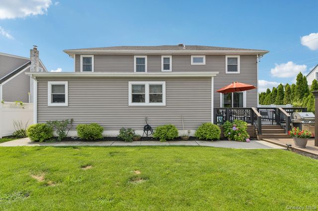 790 Garden Drive, Franklin Square, NY 11010