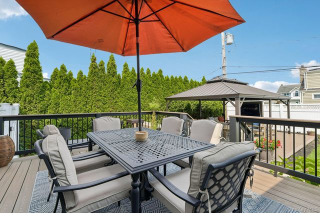 790 Garden Drive, Franklin Square, NY 11010