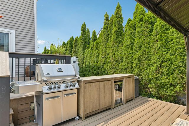 790 Garden Drive, Franklin Square, NY 11010