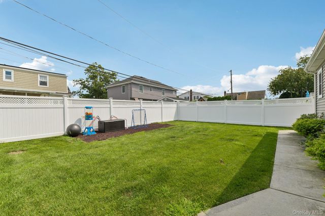 790 Garden Drive, Franklin Square, NY 11010