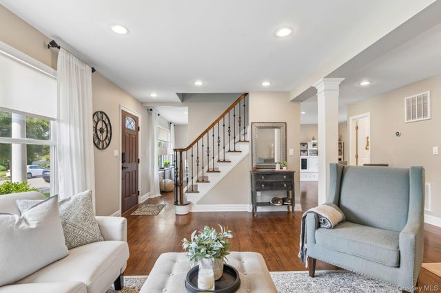 790 Garden Drive, Franklin Square, NY 11010