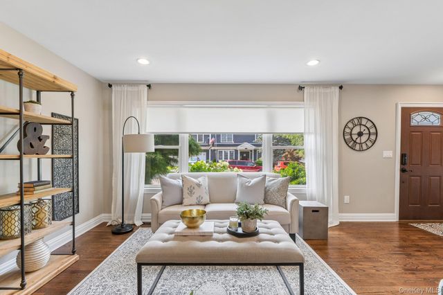 790 Garden Drive, Franklin Square, NY 11010