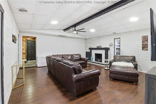 448 Kirby Road, Milton, WV 25541