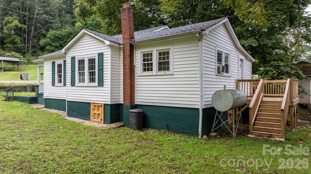 1124 Bradford Mountain Road, Lenoir, NC 28645