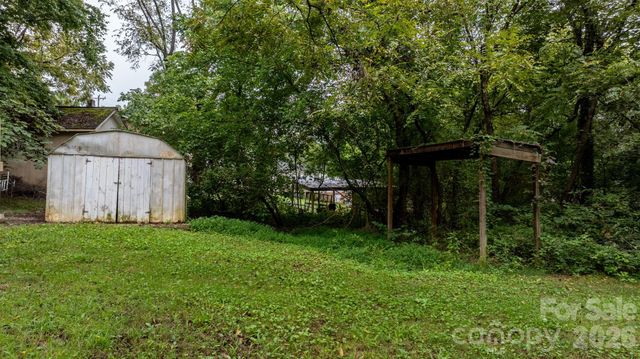 1124 Bradford Mountain Road, Lenoir, NC 28645