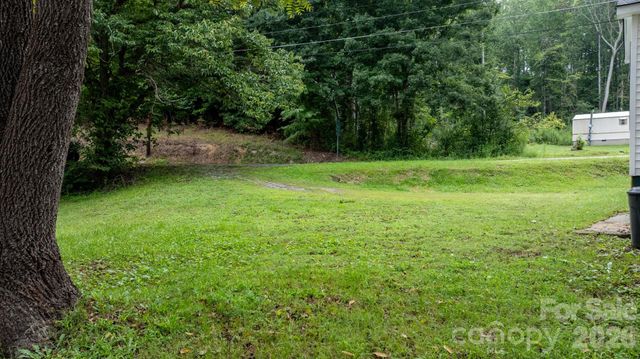 1124 Bradford Mountain Road, Lenoir, NC 28645