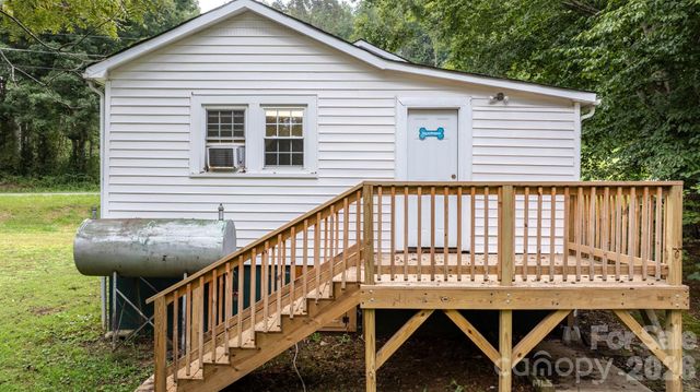 1124 Bradford Mountain Road, Lenoir, NC 28645