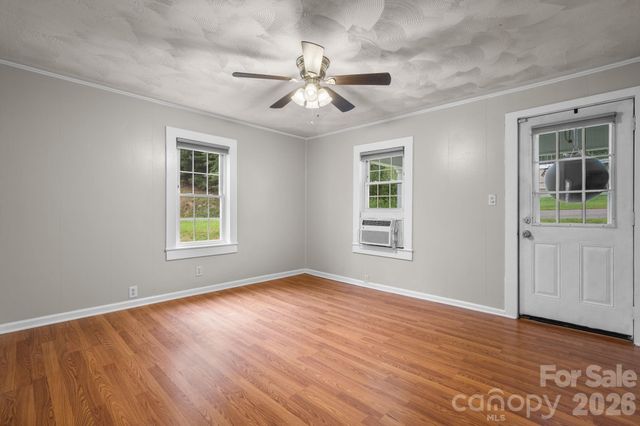 1124 Bradford Mountain Road, Lenoir, NC 28645