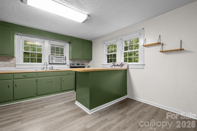 1124 Bradford Mountain Road, Lenoir, NC 28645