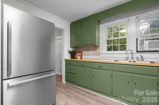 1124 Bradford Mountain Road, Lenoir, NC 28645