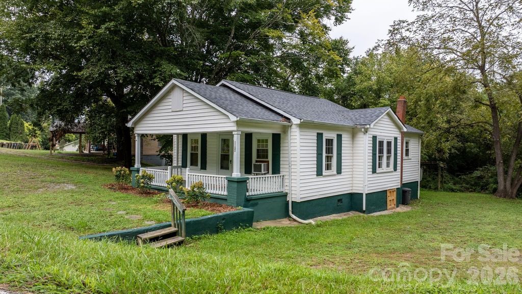 1124 Bradford Mountain Road, Lenoir, NC 28645