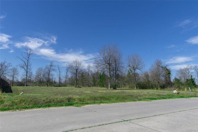 83 County Road 5004, Cleveland, TX 77327