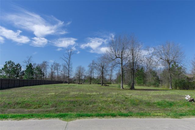 83 County Road 5004, Cleveland, TX 77327