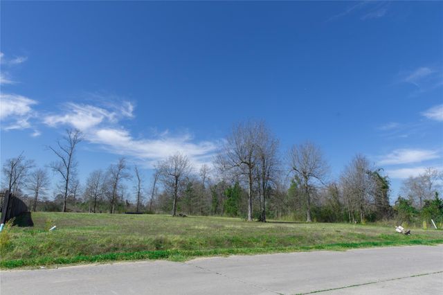 83 County Road 5004, Cleveland, TX 77327