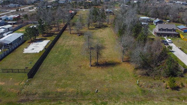 83 County Road 5004, Cleveland, TX 77327