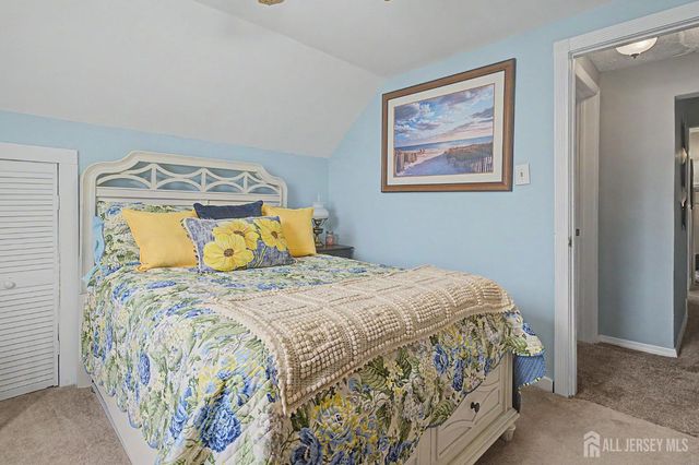 32 Lloyd Street, Edison, NJ 08817