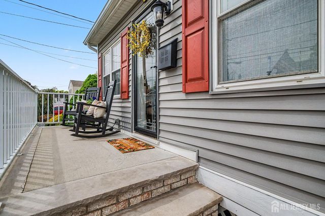 32 Lloyd Street, Edison, NJ 08817