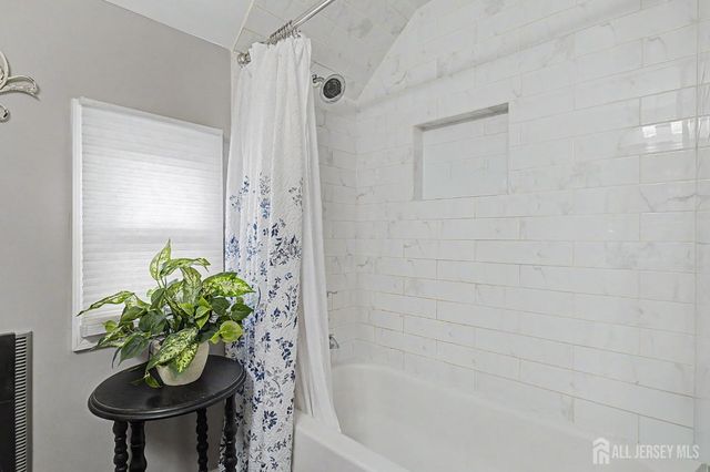 32 Lloyd Street, Edison, NJ 08817