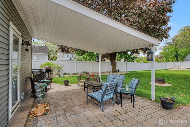 32 Lloyd Street, Edison, NJ 08817