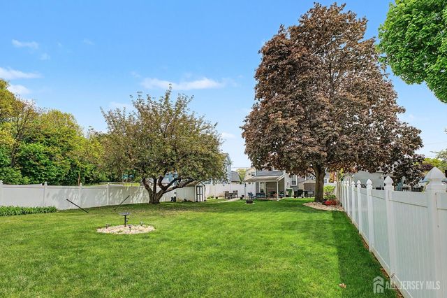 32 Lloyd Street, Edison, NJ 08817